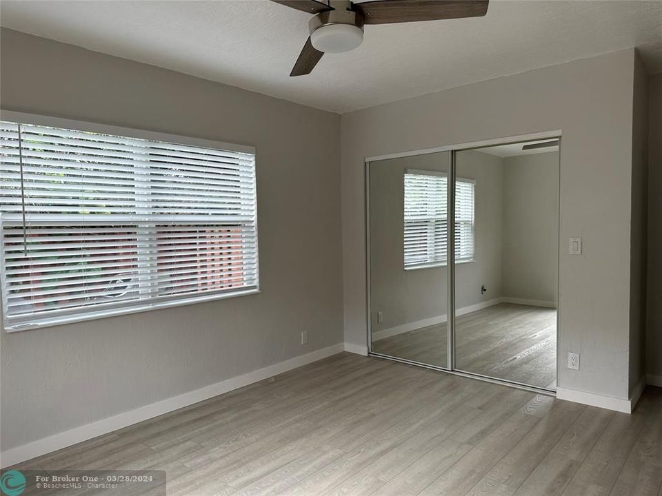 Active With Contract: $239,000 (2 beds, 1 baths, 830 Square Feet)