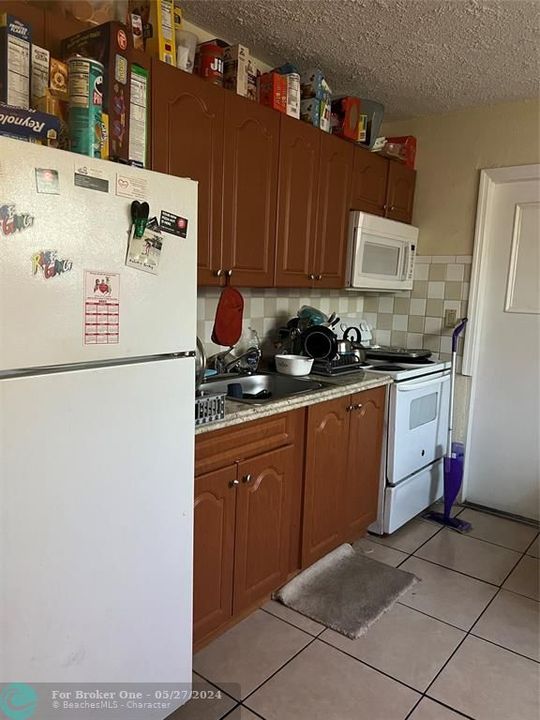 For Rent: $2,495 (2 beds, 1 baths, 864 Square Feet)