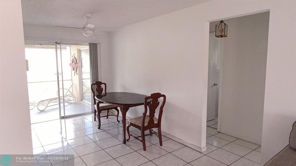 For Sale: $388,000 (2 beds, 1 baths, 960 Square Feet)