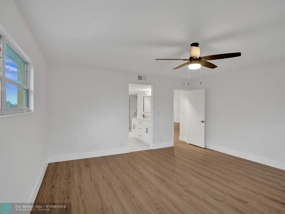 For Sale: $329,900 (2 beds, 2 baths, 1291 Square Feet)