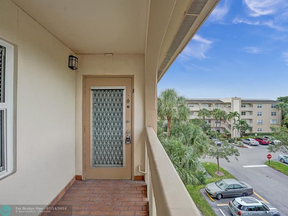 For Sale: $329,900 (2 beds, 2 baths, 1291 Square Feet)