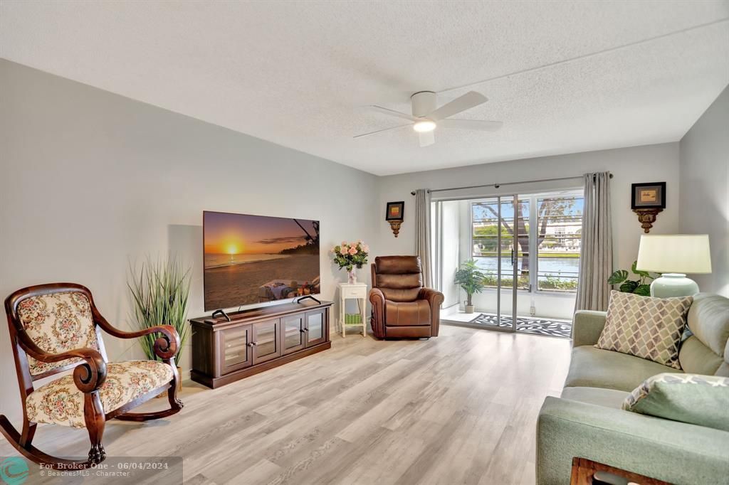 For Sale: $236,800 (2 beds, 2 baths, 1155 Square Feet)