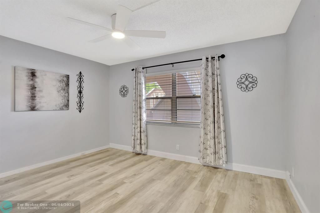 For Sale: $236,800 (2 beds, 2 baths, 1155 Square Feet)