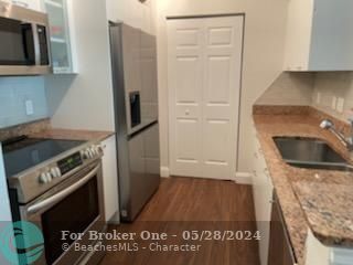 For Rent: $2,600 (2 beds, 2 baths, 1206 Square Feet)