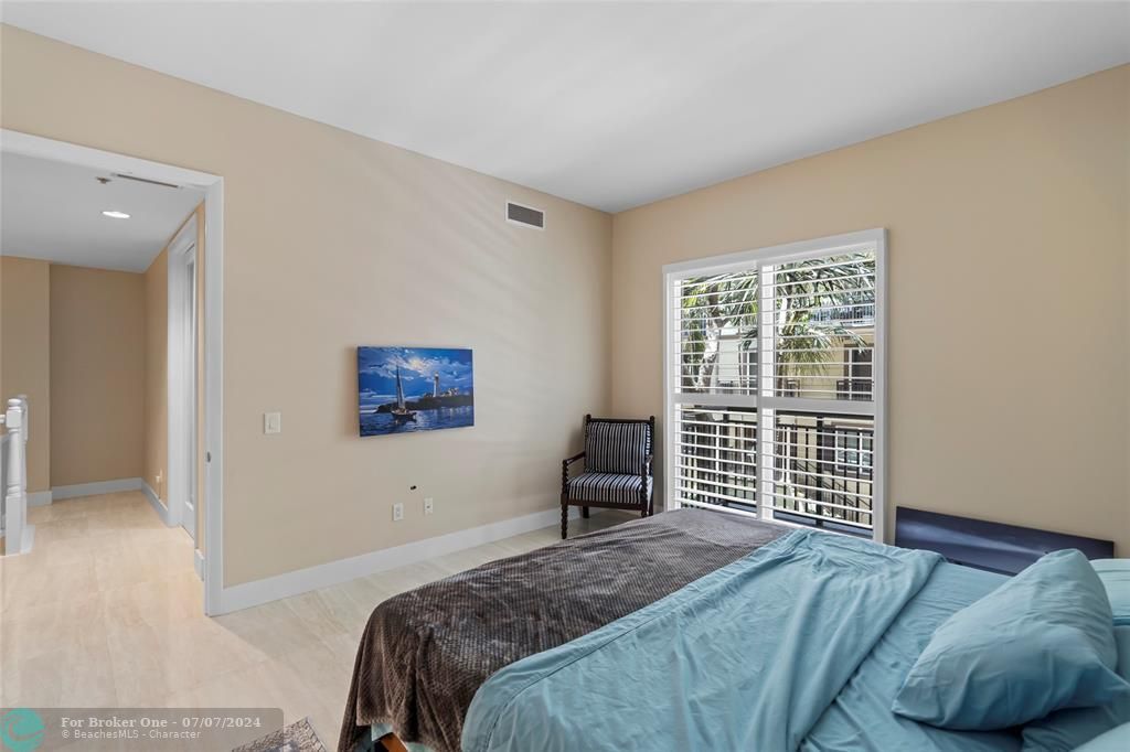 For Sale: $589,900 (2 beds, 2 baths, 1721 Square Feet)