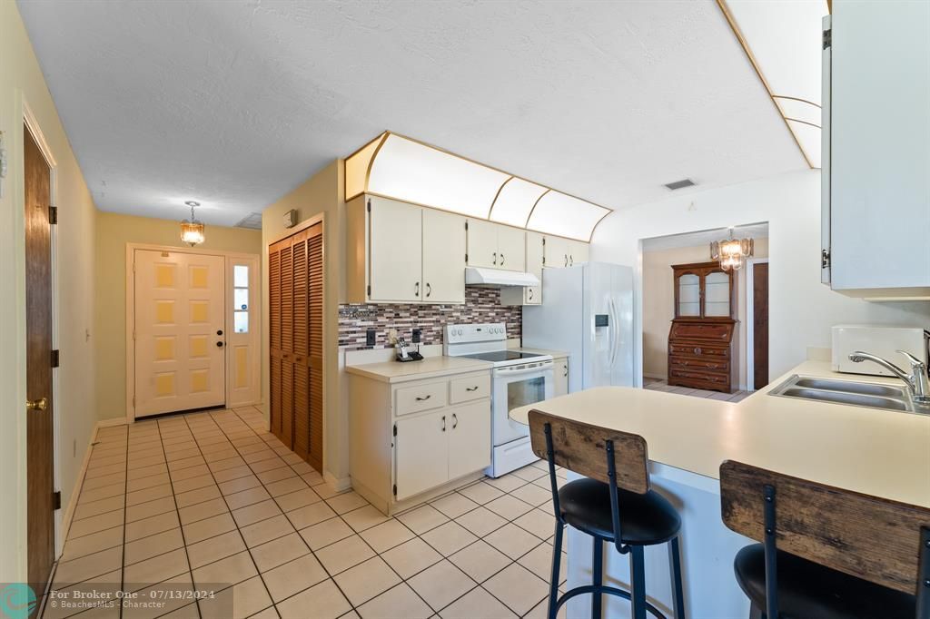 For Sale: $309,777 (2 beds, 2 baths, 1566 Square Feet)