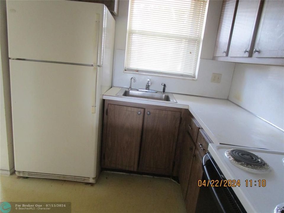 Active With Contract: $79,000 (1 beds, 1 baths, 640 Square Feet)
