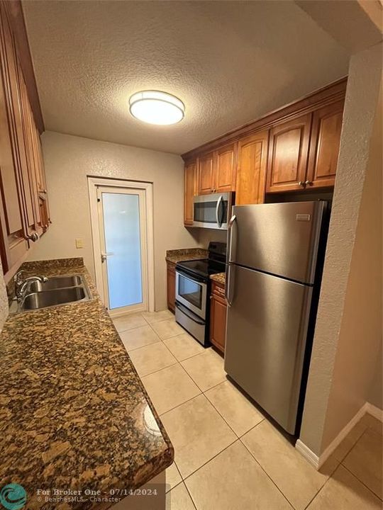 For Rent: $2,000 (2 beds, 2 baths, 1000 Square Feet)