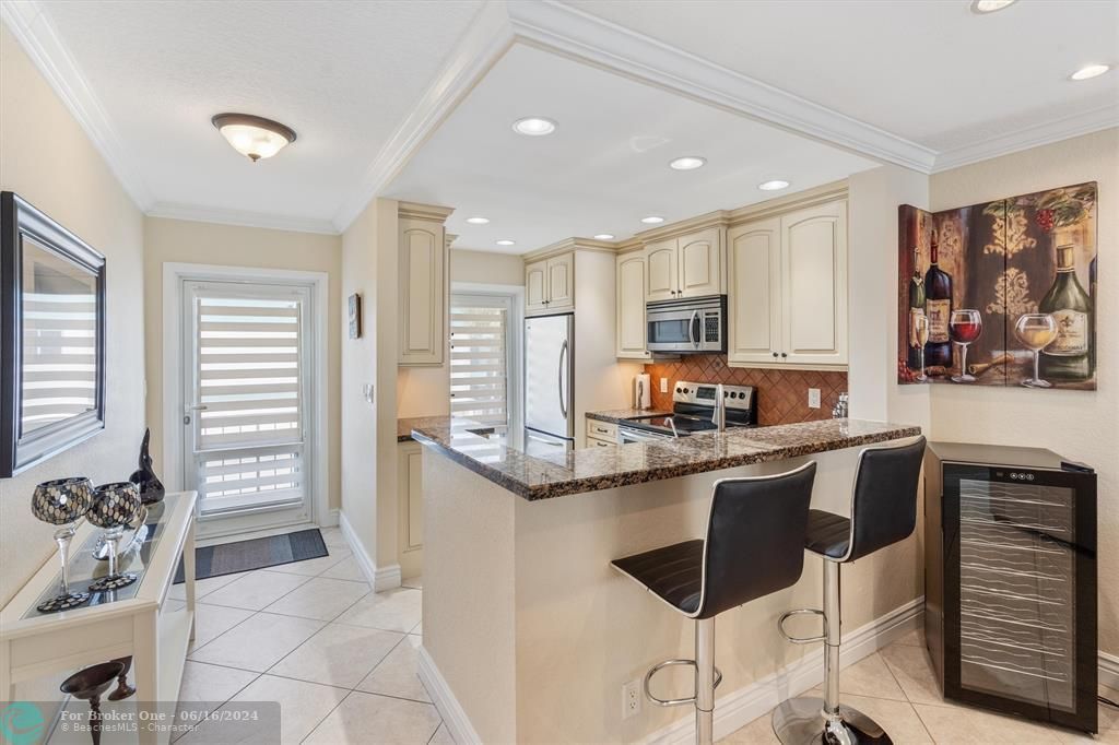 For Sale: $474,900 (2 beds, 2 baths, 1000 Square Feet)