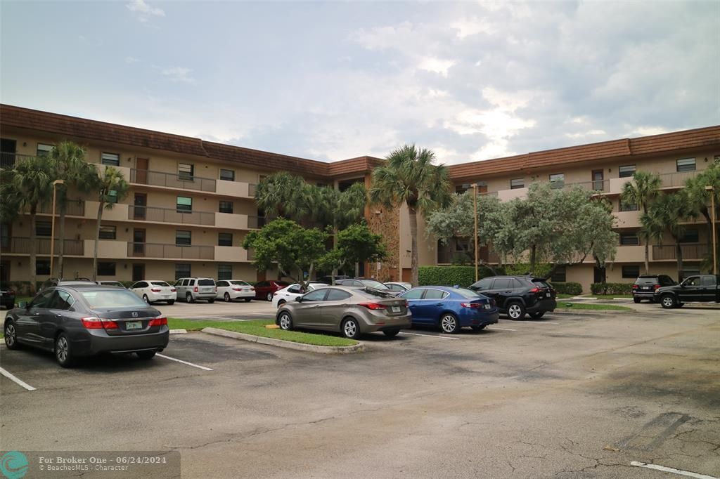 Active With Contract: $130,000 (2 beds, 2 baths, 1270 Square Feet)