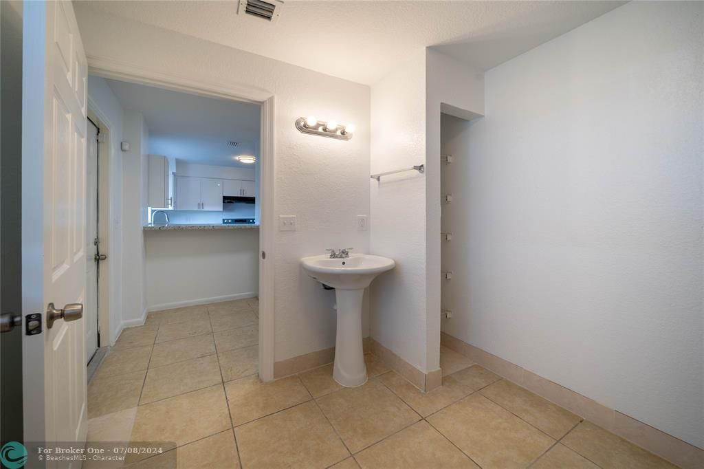For Rent: $2,900 (3 beds, 2 baths, 1263 Square Feet)