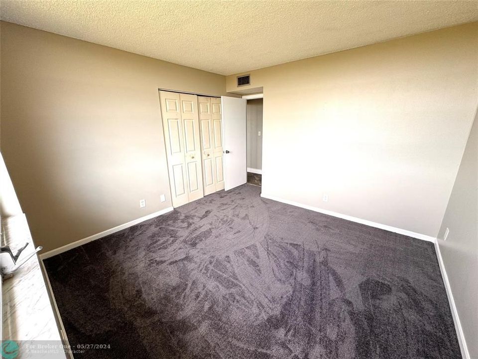 For Sale: $179,900 (2 beds, 2 baths, 1160 Square Feet)