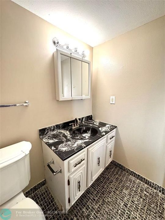 Active With Contract: $179,900 (2 beds, 2 baths, 1160 Square Feet)