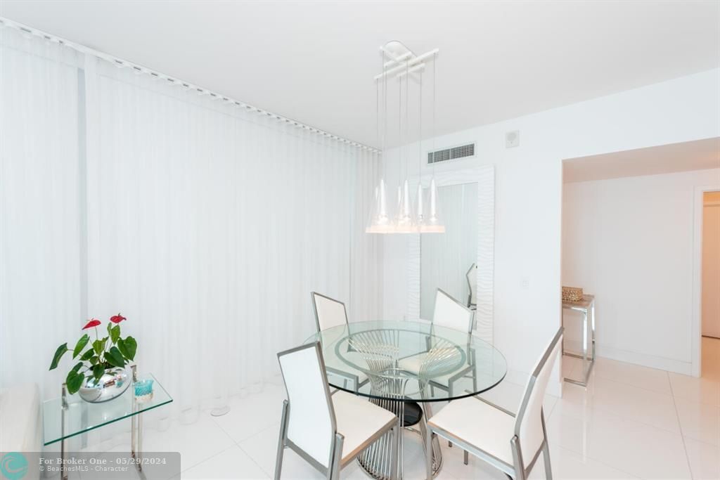 For Sale: $1,850,000 (2 beds, 2 baths, 1290 Square Feet)