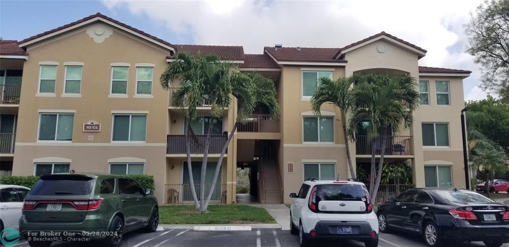 Active With Contract: $1,800 (1 beds, 1 baths, 793 Square Feet)