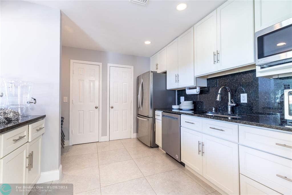 Active With Contract: $2,400 (3 beds, 2 baths, 1187 Square Feet)
