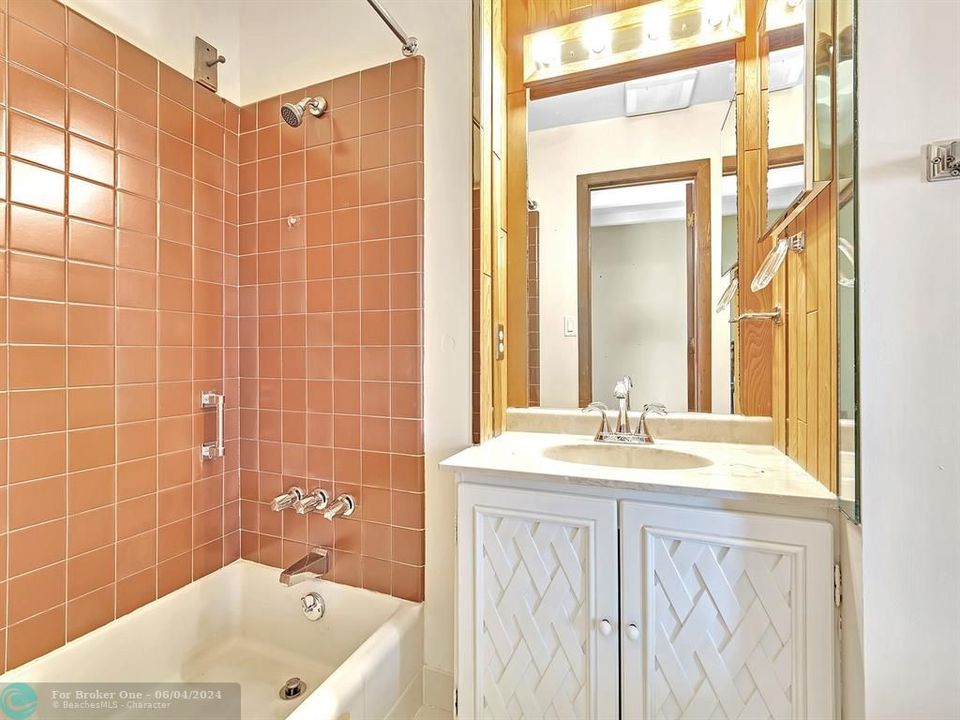 最近租的: $5,600 (3 贝兹, 3 浴室, 2433 平方英尺)