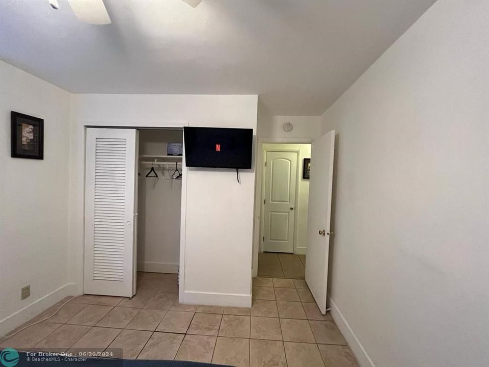 For Rent: $1,900 (0 beds, 1 baths, 1420 Square Feet)