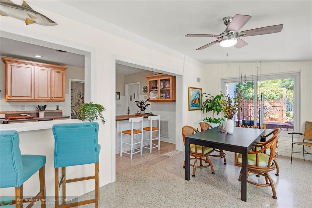 Active With Contract: $335,000 (2 beds, 1 baths, 1020 Square Feet)