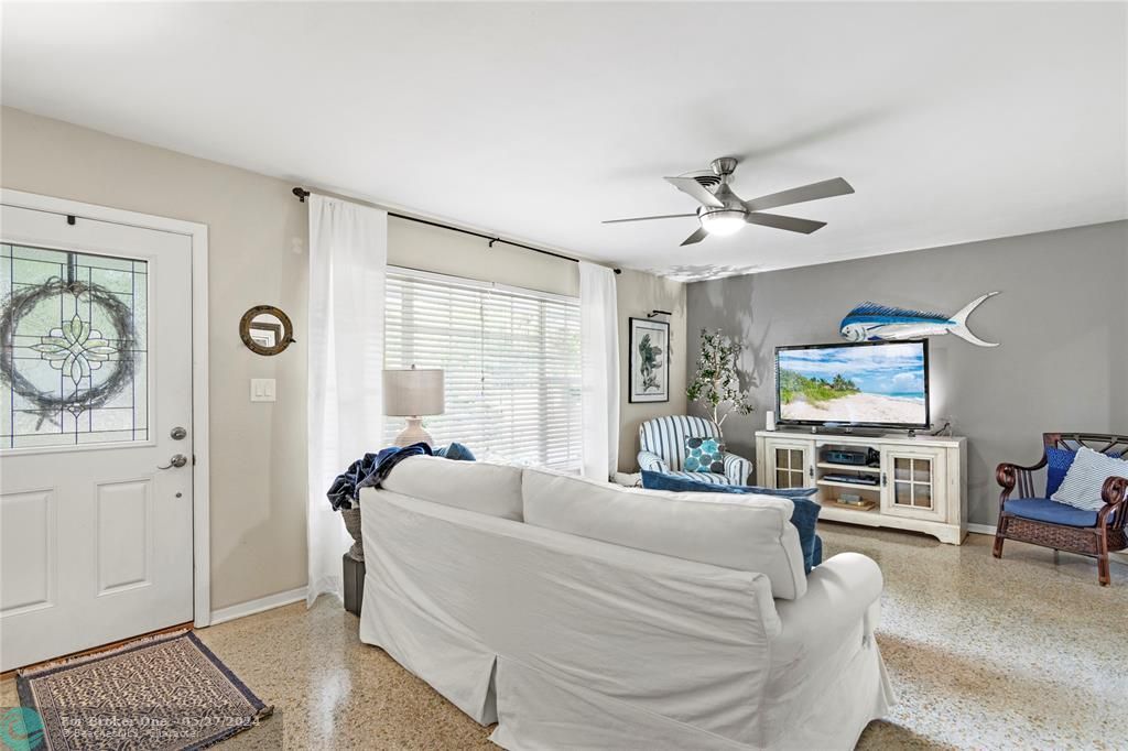 Active With Contract: $335,000 (2 beds, 1 baths, 1020 Square Feet)