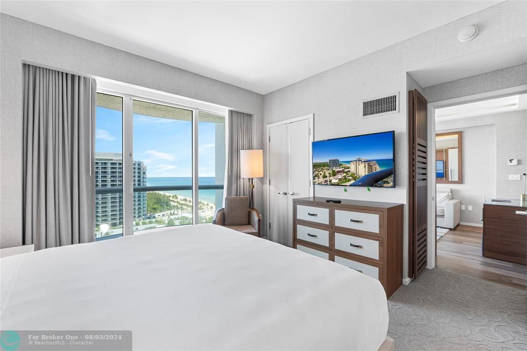 For Sale: $599,000 (1 beds, 1 baths, 641 Square Feet)