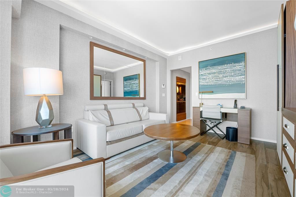For Sale: $599,000 (1 beds, 1 baths, 641 Square Feet)