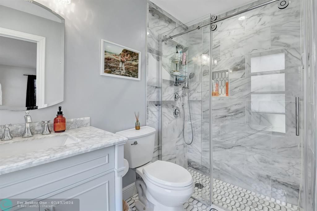 For Sale: $399,900 (2 beds, 2 baths, 1212 Square Feet)