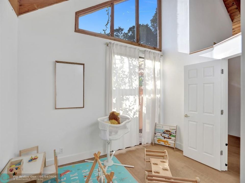 Active With Contract: $485,000 (3 beds, 2 baths, 1383 Square Feet)