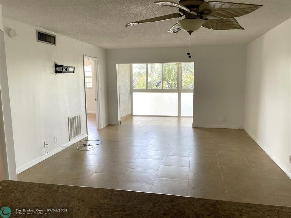For Sale: $265,000 (2 beds, 2 baths, 1008 Square Feet)