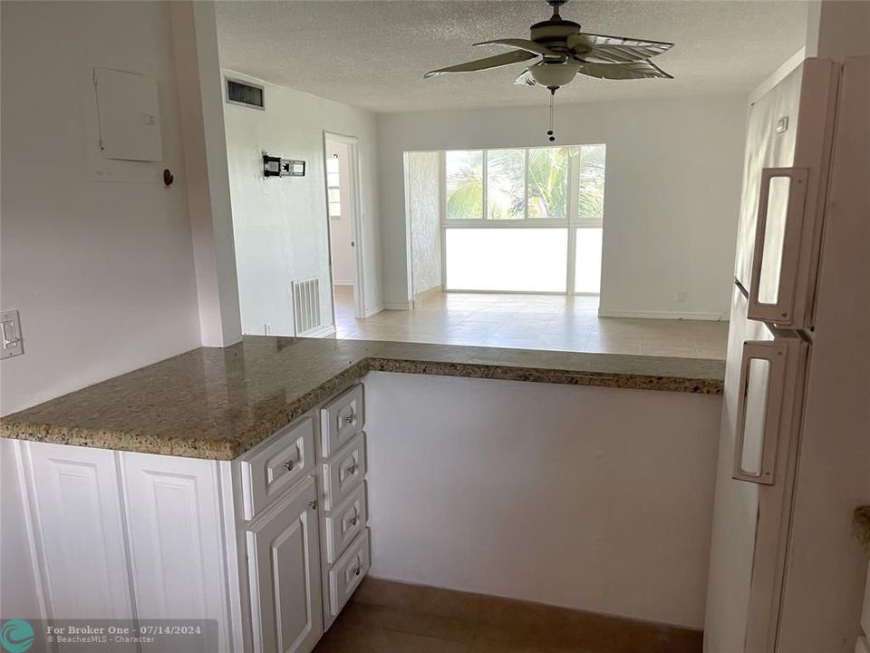 For Sale: $265,000 (2 beds, 2 baths, 1008 Square Feet)