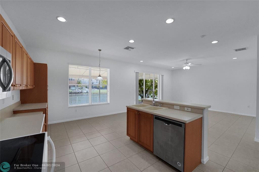 Active With Contract: $770,000 (5 beds, 3 baths, 2637 Square Feet)