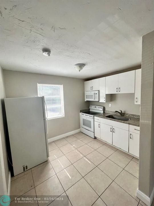 For Rent: $1,700 (2 beds, 1 baths, 650 Square Feet)