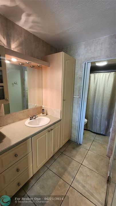 Active With Contract: $110,000 (1 beds, 1 baths, 750 Square Feet)