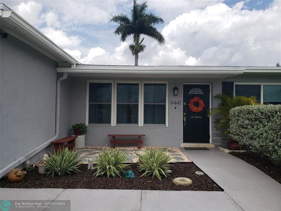 For Sale: $665,000 (4 beds, 2 baths, 1784 Square Feet)