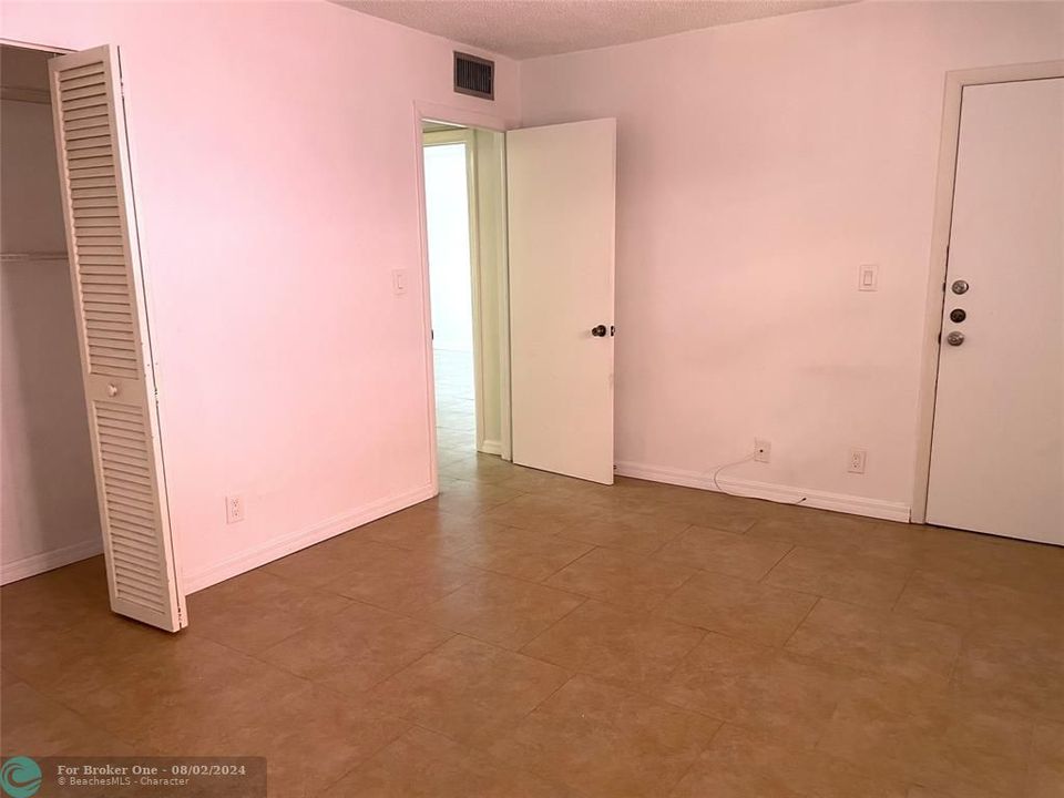 For Rent: $2,200 (2 beds, 2 baths, 1008 Square Feet)