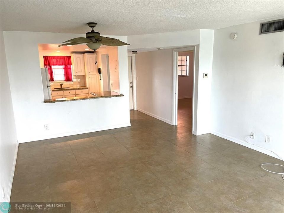 For Rent: $2,200 (2 beds, 2 baths, 1008 Square Feet)