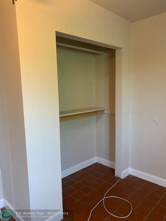 For Sale: $1,400 (1 beds, 1 baths, 0 Square Feet)