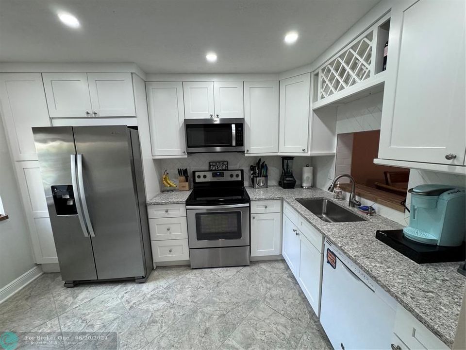 For Sale: $349,900 (2 beds, 2 baths, 1406 Square Feet)