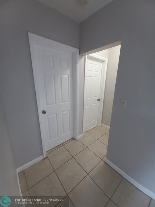 Active With Contract: $1,850 (2 beds, 1 baths, 1200 Square Feet)