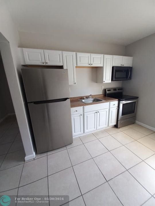 Active With Contract: $1,850 (2 beds, 1 baths, 1200 Square Feet)