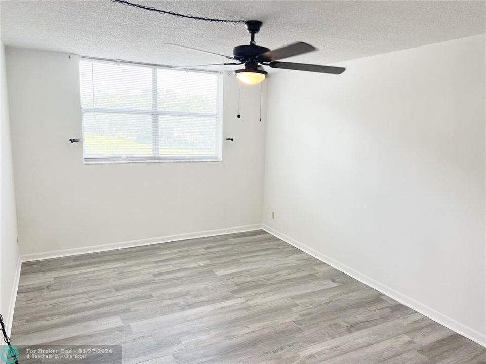 For Rent: $1,550 (1 beds, 1 baths, 704 Square Feet)