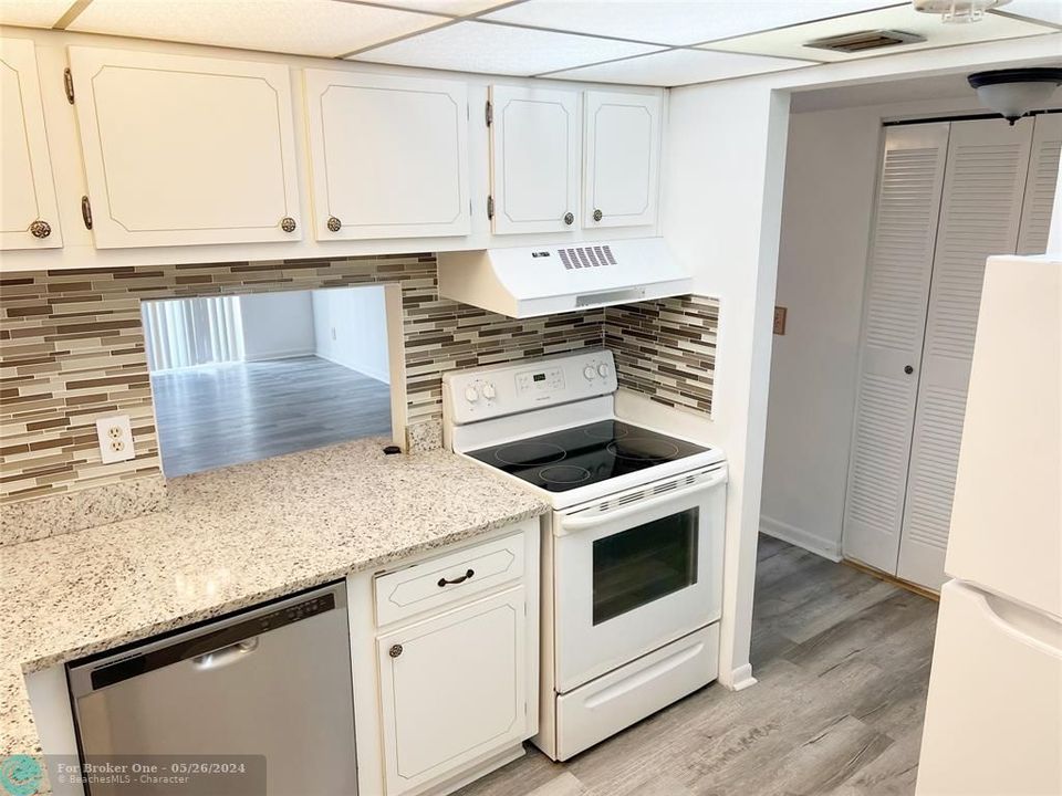For Rent: $1,600 (1 beds, 1 baths, 704 Square Feet)