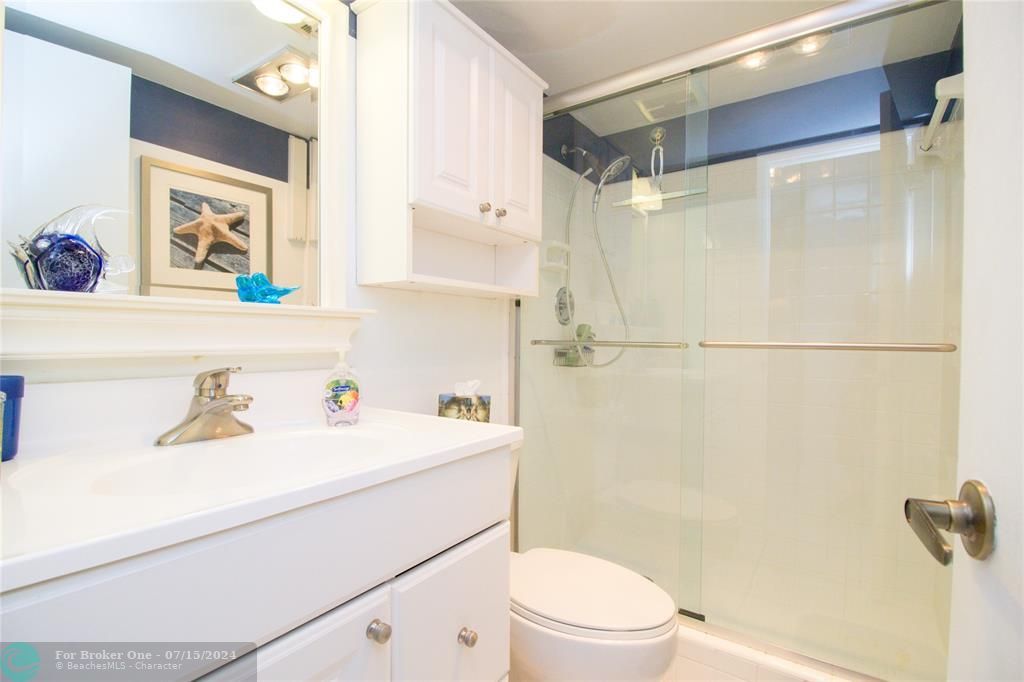 For Sale: $279,000 (2 beds, 2 baths, 888 Square Feet)