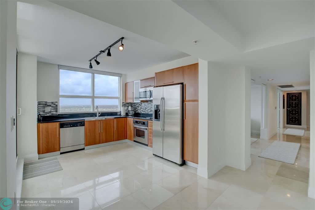 Active With Contract: $1,195,000 (3 beds, 2 baths, 2122 Square Feet)