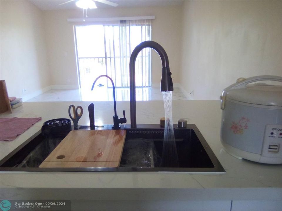For Rent: $2,750 (3 beds, 2 baths, 972 Square Feet)