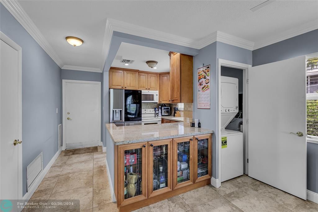 For Sale: $389,000 (2 beds, 2 baths, 942 Square Feet)