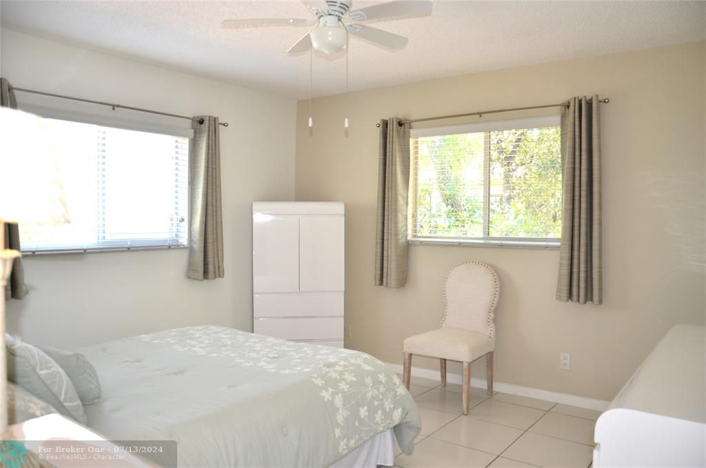For Sale: $219,990 (2 beds, 2 baths, 880 Square Feet)