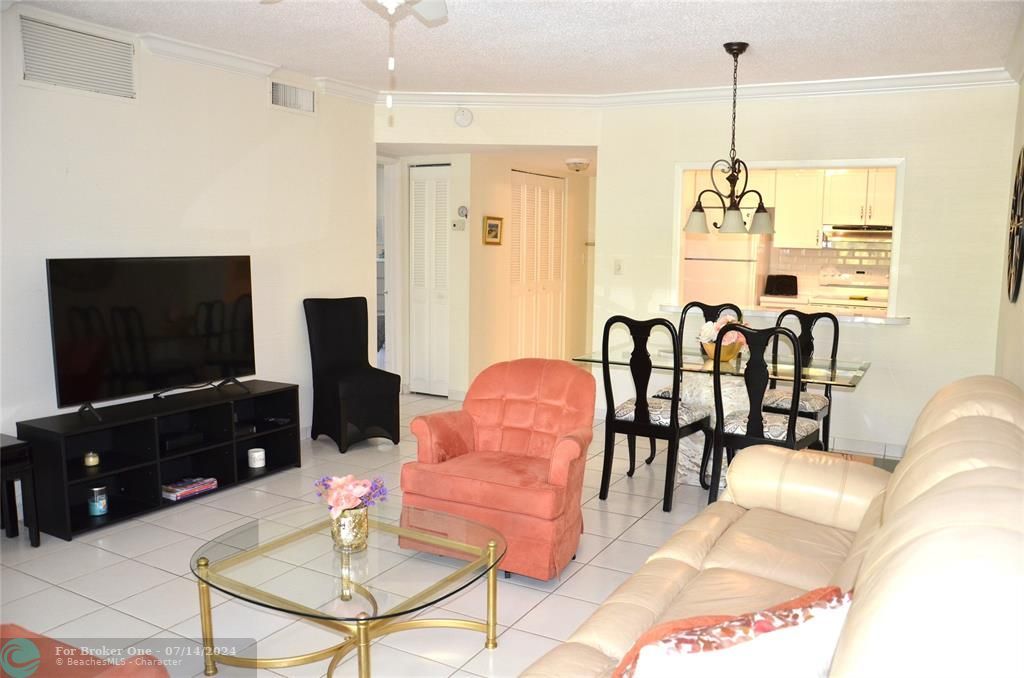 For Sale: $219,990 (2 beds, 2 baths, 880 Square Feet)