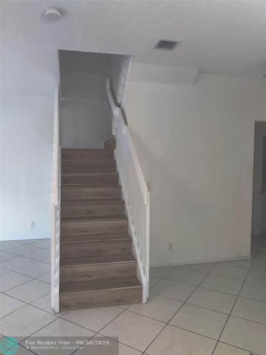 For Rent: $3,000 (3 beds, 2 baths, 1444 Square Feet)