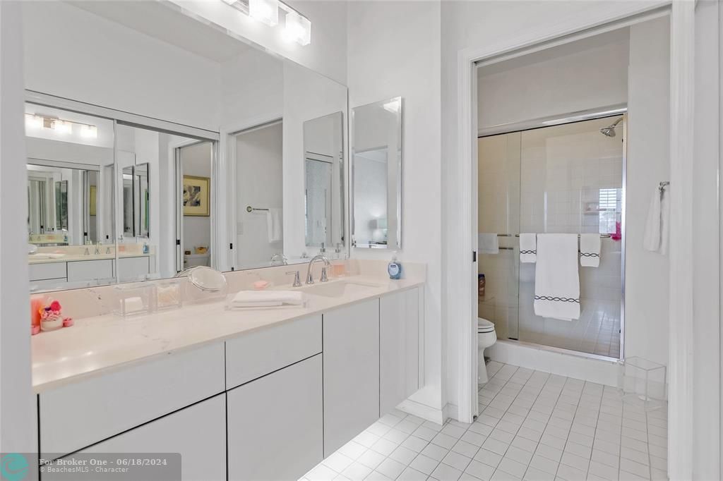 待售: $275,000 (2 贝兹, 2 浴室, 1215 平方英尺)